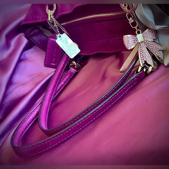 COACH Pebbled Leather Tote Shoulder Bag Magenta Pink Gold Hardware - 2 Hang Tags - Picture 10 of 14